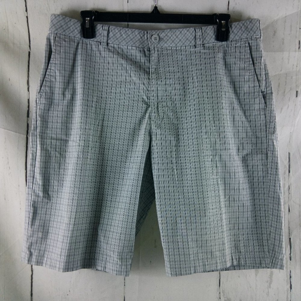 Izod Golf Men's Gray Check Golf Shorts Size 40x10¾ Flat Front